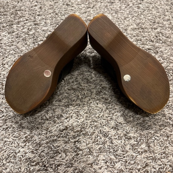 Steve Madden Black and Brown Wedge Sandals - Picture 5 of 5